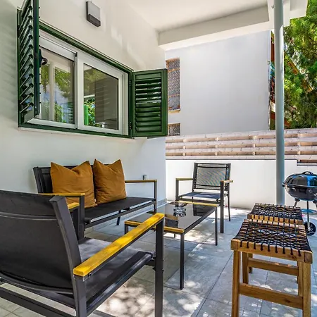 Arty Haven - Spacious 3-br House In לרנקה