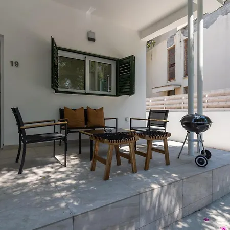 Arty Haven - Spacious 3-br House In Apartment Larnaca