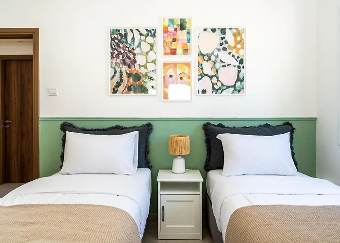 Arty Haven - Spacious 3-br House In