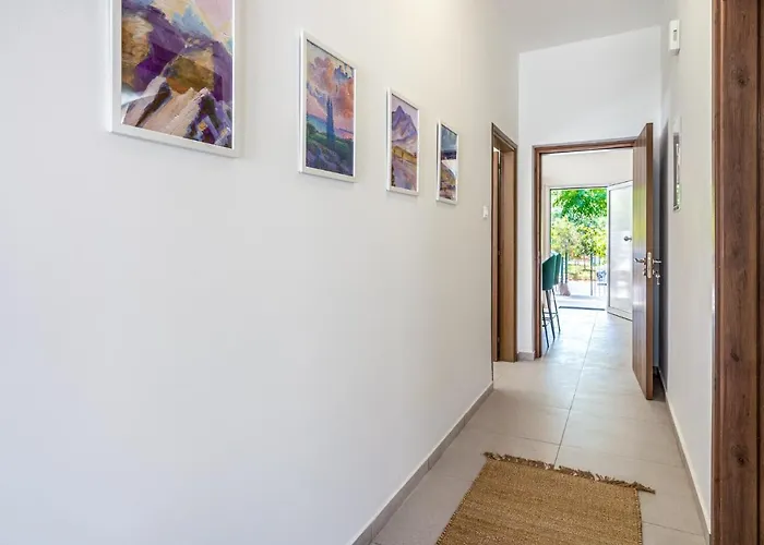 Arty Haven - Spacious 3-br House In דירה לרנקה