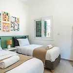 Arty Haven - Spacious 3-br House In Lägenhet *