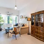 Arty Haven - Spacious 3-br House In