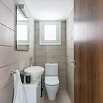 Arty Haven - Spacious 3-br House In *