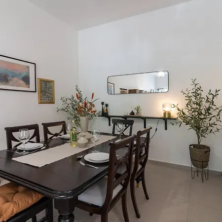 Arty Haven - Spacious 3-br House In * Ларнака
