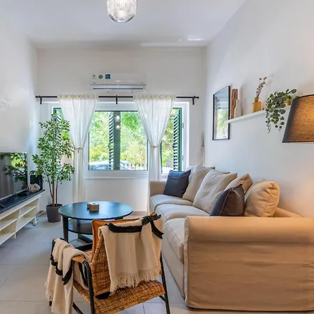 Arty Haven - Spacious 3-br House In Lárnaka