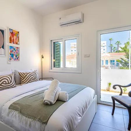 Arty Haven - Spacious 3-br House In Apartment Larnaca