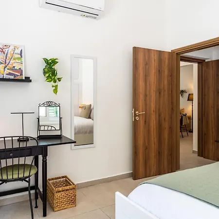 Arty Haven - Spacious 3-br House In Apartamento Larnaca