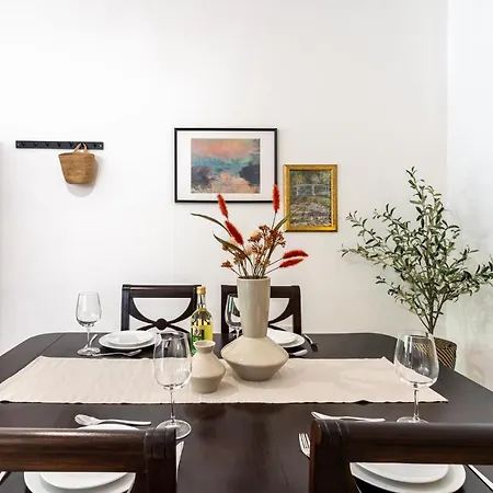 Apartment Arty Haven - Spacious 3-br House In