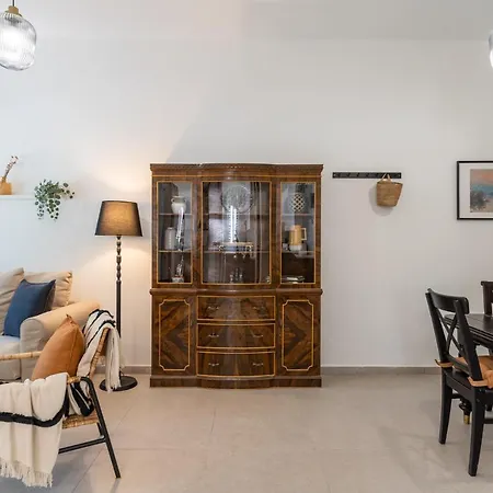 Arty Haven - Spacious 3-br House In Apartamento *