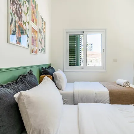 Arty Haven - Spacious 3-br House In Apartman *