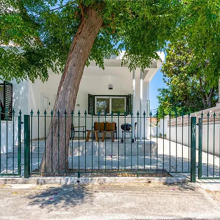 Arty Haven - Spacious 3-br House In *