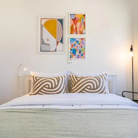 Arty Haven - Spacious 3-br House In Apartment Larnaca