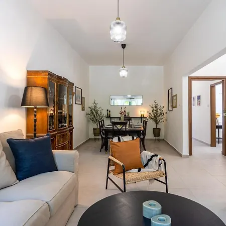Apartment Arty Haven - Spacious 3-br House In