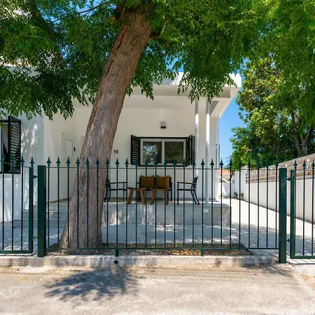 Arty Haven - Spacious 3-br House In Apartamento *