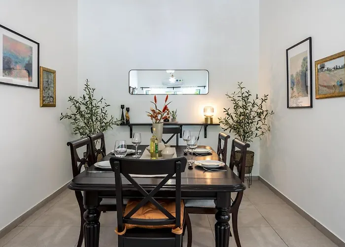 Arty Haven - Spacious 3-br House In Lárnaca