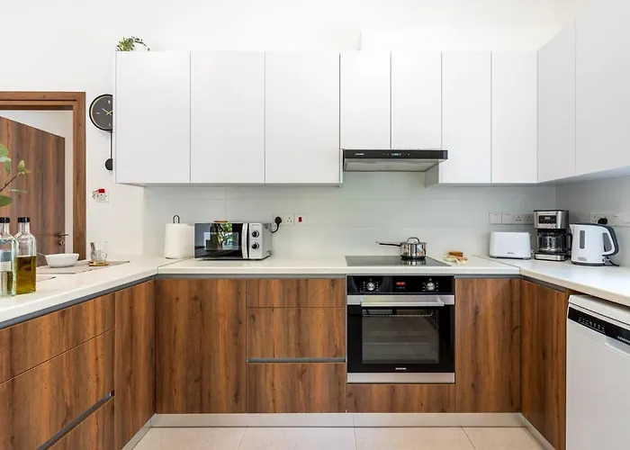 Arty Haven - Spacious 3-br House In Apartamento *