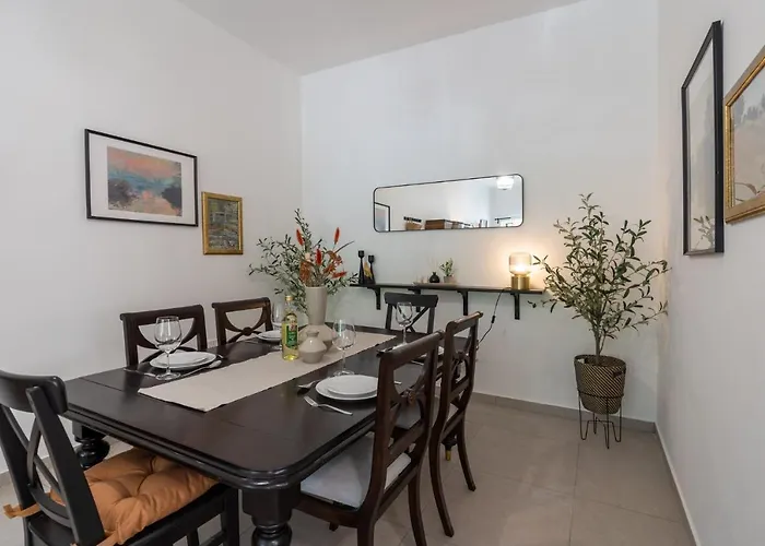 Arty Haven - Spacious 3-br House In * Lárnaca