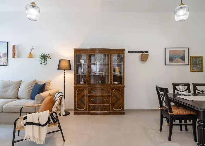 Arty Haven - Spacious 3-br House In Apartamento *