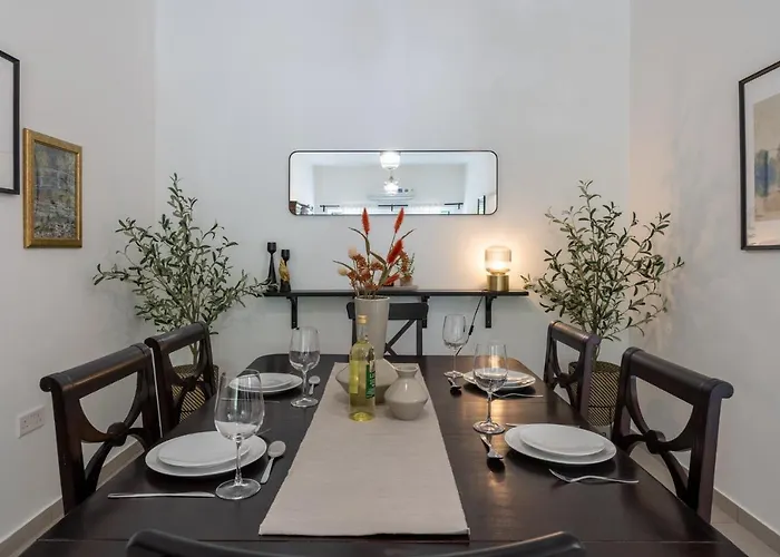 Apartamento Arty Haven - Spacious 3-br House In Lárnaca