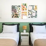 Arty Haven - Spacious 3-br House In